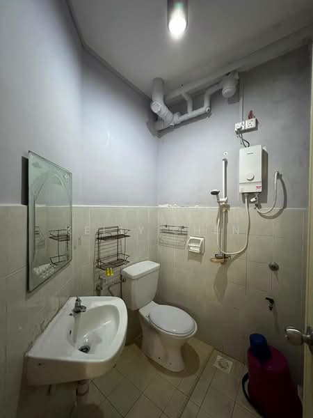 Pangsapuri untuk Disewa di Lake View Suites - Kelly Chen - Bathroom - PropertyGuru.com.my