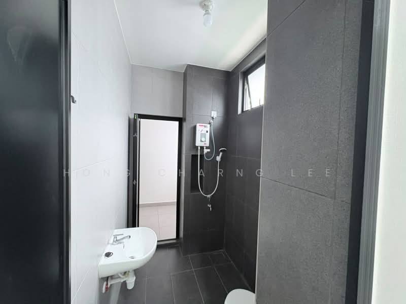Rumah Teres 2 Tingkat untuk Disewa di Taman Mount Austin (Tebrau) - Hong Charng Lee - Bathroom - PropertyGuru.com.my