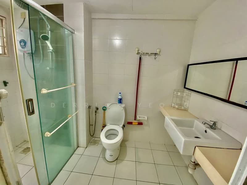 Kondominium untuk Disewa di Casa Tropika - Derrick Yeong - Bathroom - PropertyGuru.com.my