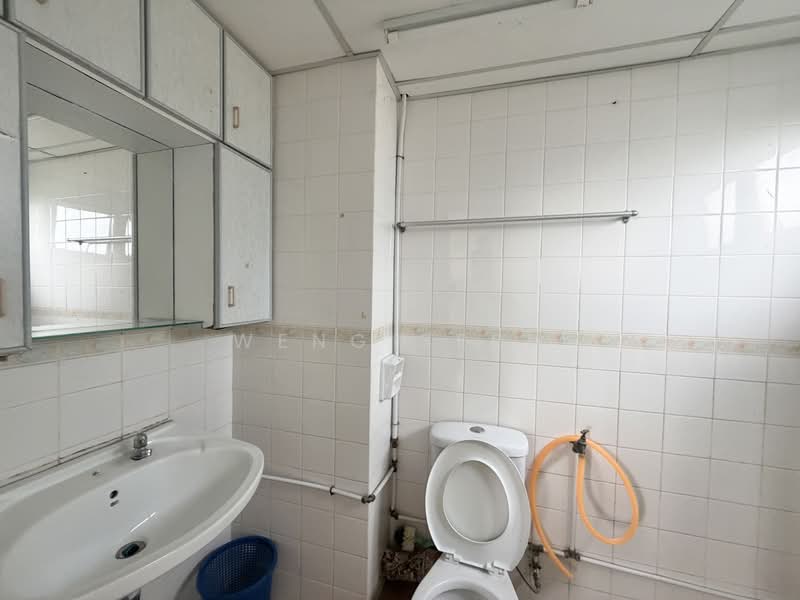 Pangsapuri untuk Disewa di Sri Saujana - Weng Sern - Bathroom - PropertyGuru.com.my