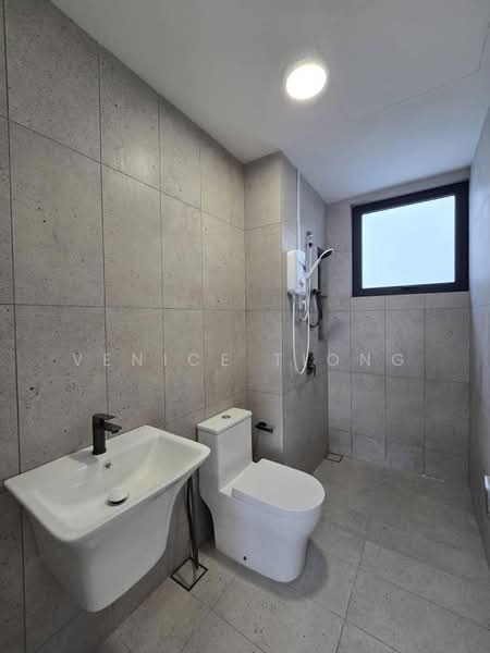 Kondominium untuk Disewa di EdgeWood Residences @ SkySanctuary - Venice Tiong - Bathroom - PropertyGuru.com.my