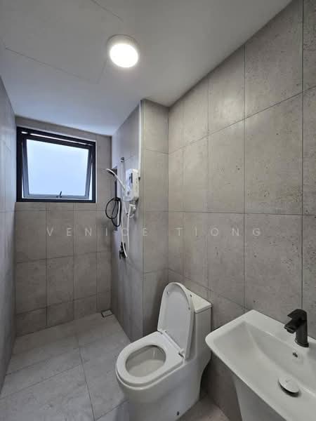 Kondominium untuk Disewa di EdgeWood Residences @ SkySanctuary - Venice Tiong - Bathroom - PropertyGuru.com.my