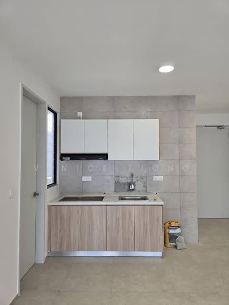 Kondominium untuk Disewa di EdgeWood Residences @ SkySanctuary - Venice Tiong - Kitchen - PropertyGuru.com.my