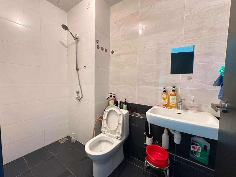 Service Residence for Sale at Wave @ Marina Cove - Kelly Chen - Bathroom - PropertyGuru.com.my