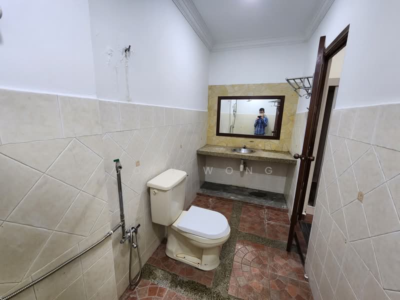 2-storey Terraced House for Sale in Usj 1 (Subang Jaya) - Joey Wong - Bathroom - PropertyGuru.com.my