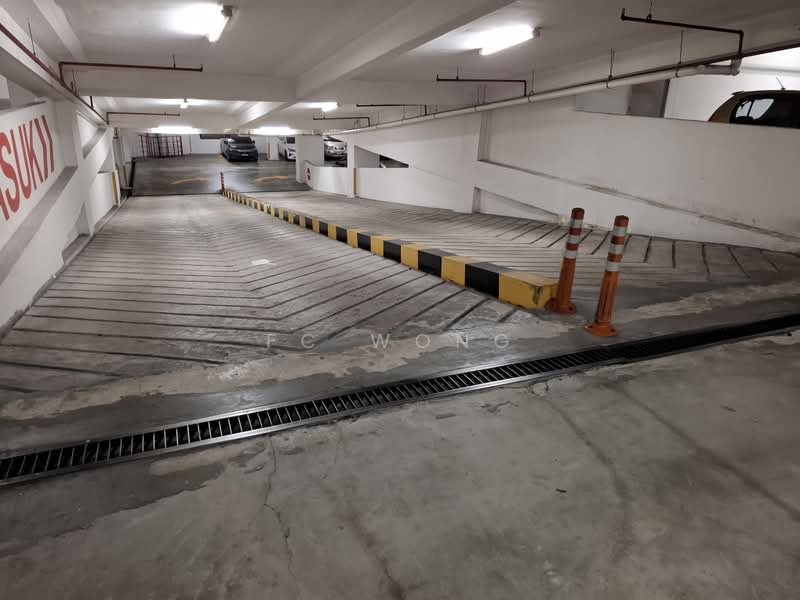Pejabat untuk Disewa di Bandar Puteri Puchong (Puchong) - FC Wong - Car Park - PropertyGuru.com.my
