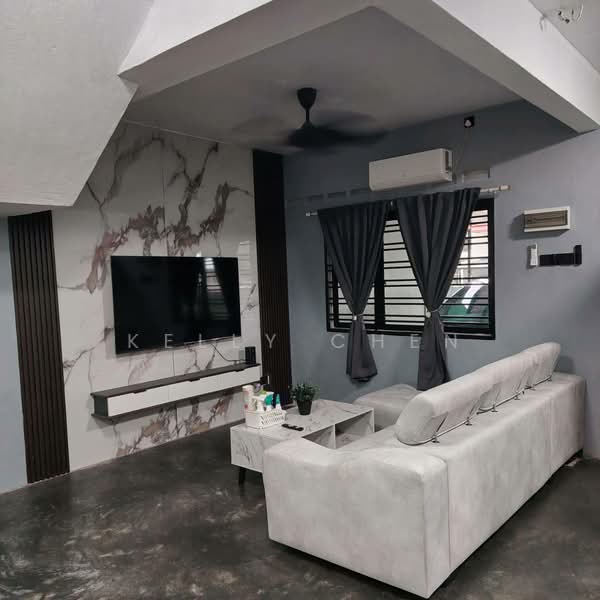 2-storey Terraced House for Rent in Taman Johor Jaya (Johor Bahru) - Kelly Chen - Living Room - PropertyGuru.com.my