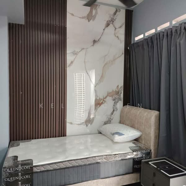 2-storey Terraced House for Rent in Taman Johor Jaya (Johor Bahru) - Kelly Chen - Bedroom - PropertyGuru.com.my