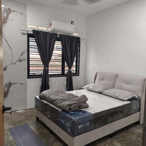 2-storey Terraced House for Rent in Taman Johor Jaya (Johor Bahru) - Kelly Chen - Bedroom - PropertyGuru.com.my