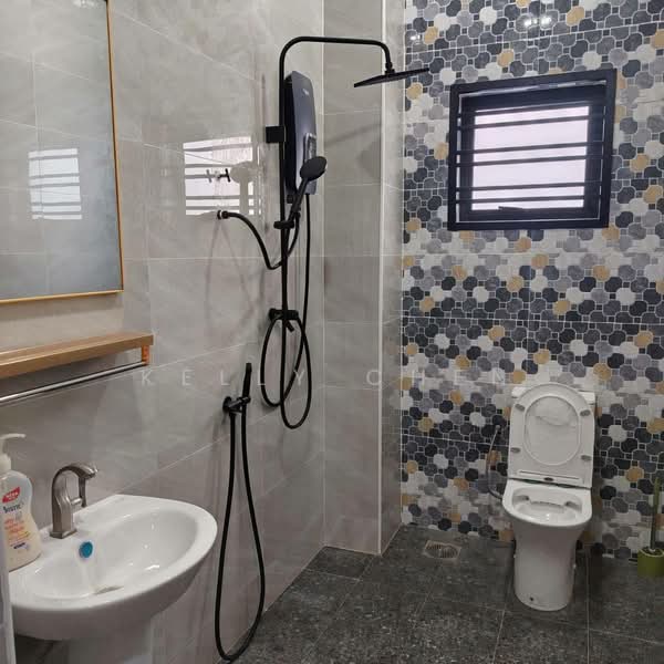 2-storey Terraced House for Rent in Taman Johor Jaya (Johor Bahru) - Kelly Chen - Bathroom - PropertyGuru.com.my