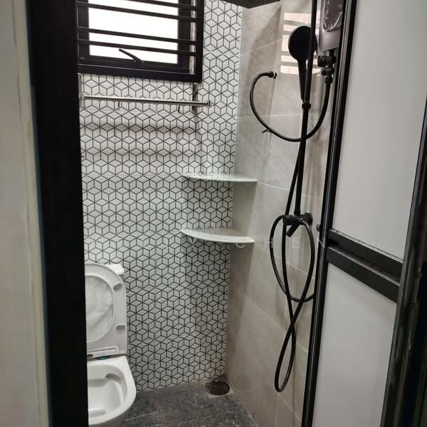 2-storey Terraced House for Rent in Taman Johor Jaya (Johor Bahru) - Kelly Chen - Bathroom - PropertyGuru.com.my