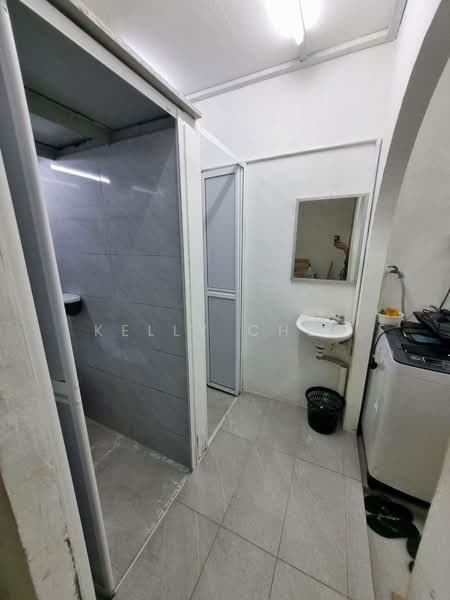 Rumah Teres 2 Tingkat untuk Disewa di Taman Damai Jaya (Skudai) - Kelly Chen - Bathroom - PropertyGuru.com.my
