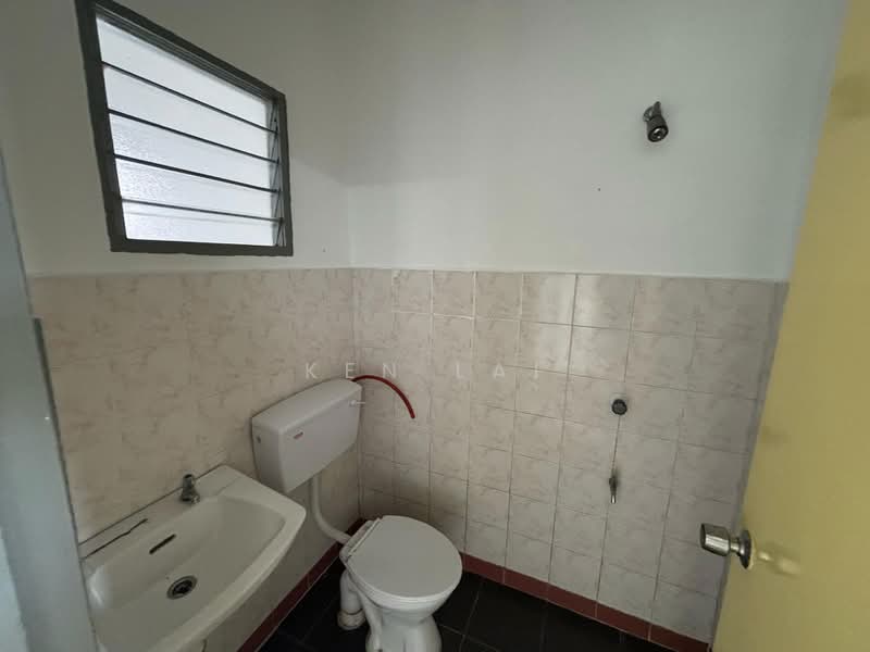 Pangsapuri untuk Dijual di Sri Penaga - Ken Lai - Bathroom - PropertyGuru.com.my