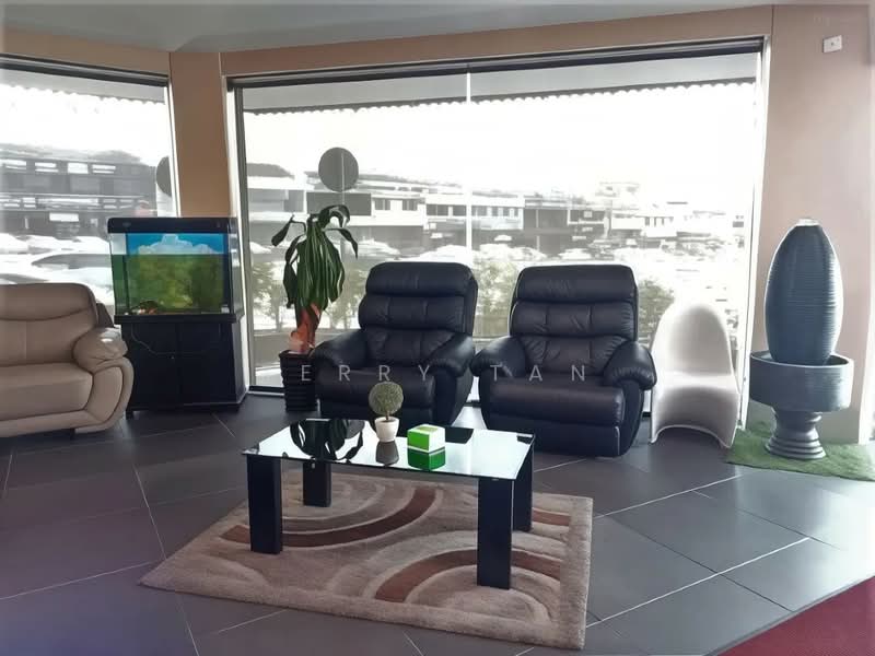 Hotel / Resort for Sale in Taman Ungku Tun Aminah (Skudai) - Terry Tan - Living Room - PropertyGuru.com.my