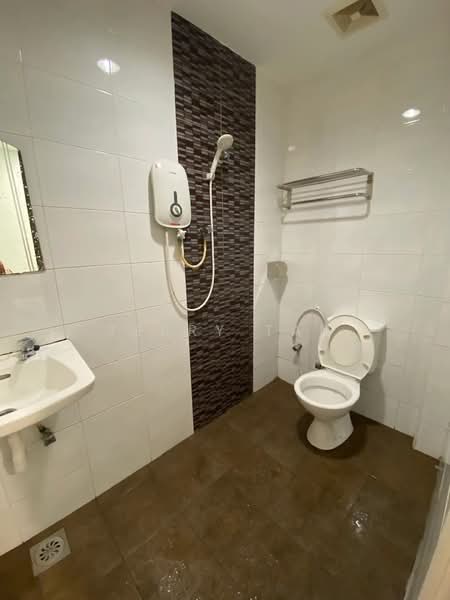 Hotel / Resort for Sale in Taman Ungku Tun Aminah (Skudai) - Terry Tan - Bathroom - PropertyGuru.com.my