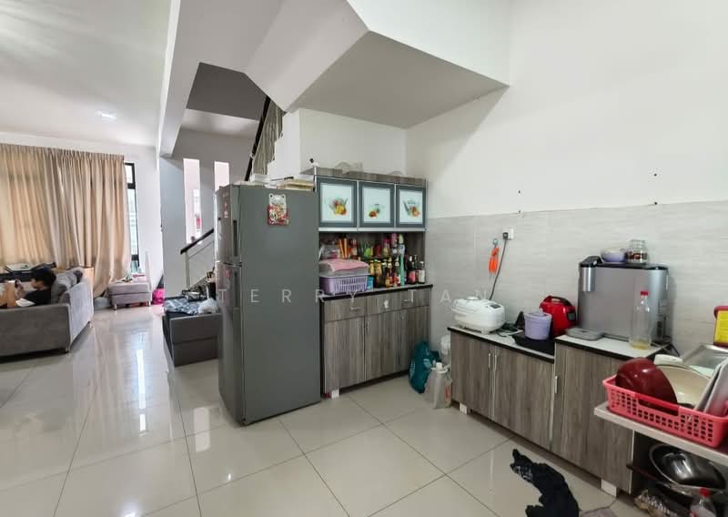 2-storey Terraced House for Sale in Taman Seri Austin (Tebrau) - Terry Tan - Living Room - PropertyGuru.com.my