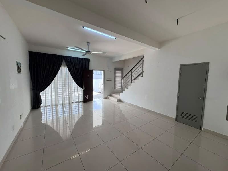 Rumah Teres untuk Disewa di Bandar Botanic (Klang) - Andy Tee - Living Room - PropertyGuru.com.my
