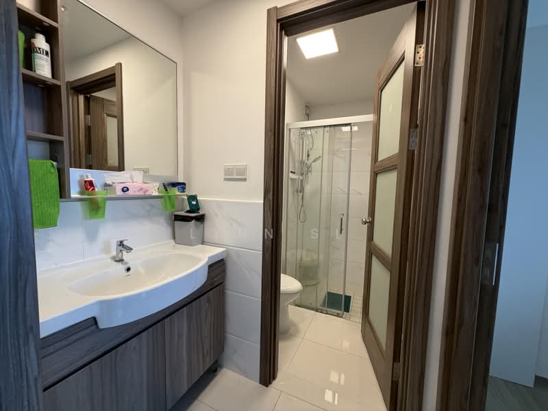 Pangsapuri untuk Dijual di Starview Bay @ Forest City - Lynn SL - Bathroom - PropertyGuru.com.my