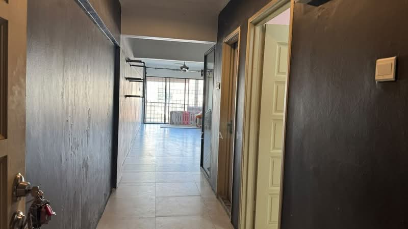 Pangsapuri untuk Disewa di Pangsapuri Perdana - Hamizah . - Corridor - PropertyGuru.com.my