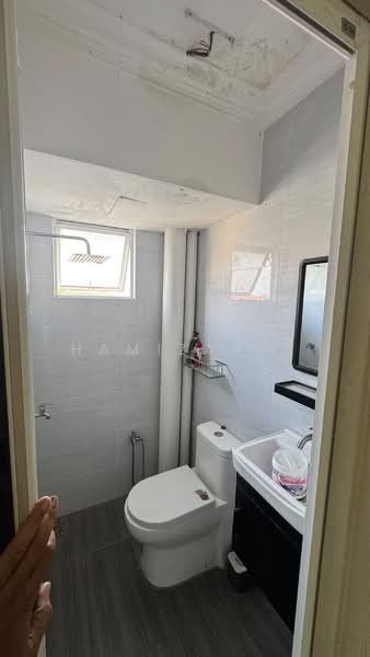 Pangsapuri untuk Disewa di Pangsapuri Perdana - Hamizah . - Bathroom - PropertyGuru.com.my