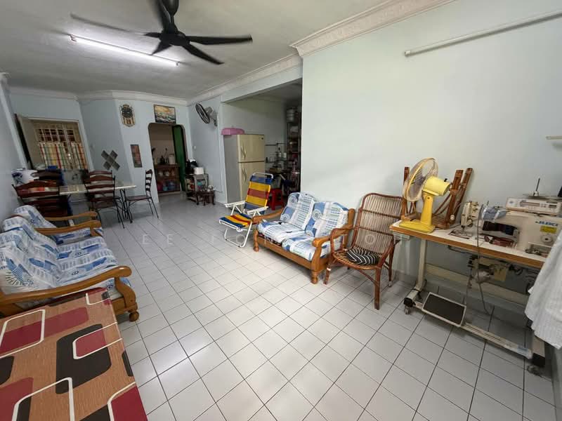 Flat for Sale at Rumah Pangsa Permas Jaya - Ee Fong Toh - Living Room - PropertyGuru.com.my
