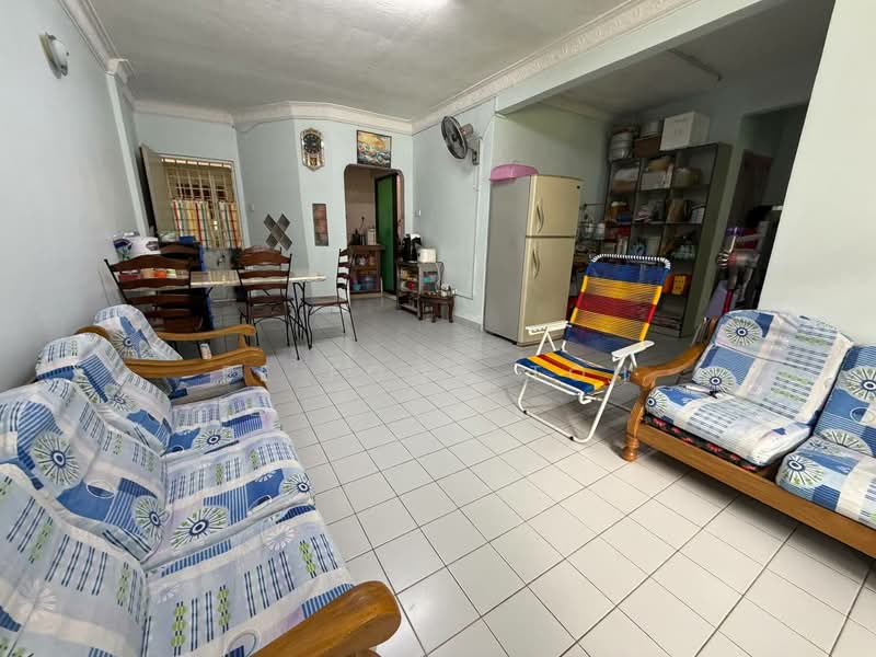 Flat for Sale at Rumah Pangsa Permas Jaya - Ee Fong Toh - Living Room - PropertyGuru.com.my