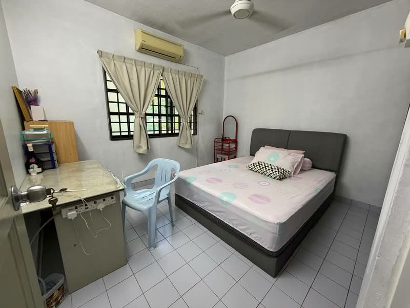 Flat for Sale at Rumah Pangsa Permas Jaya - Ee Fong Toh - Bedroom - PropertyGuru.com.my