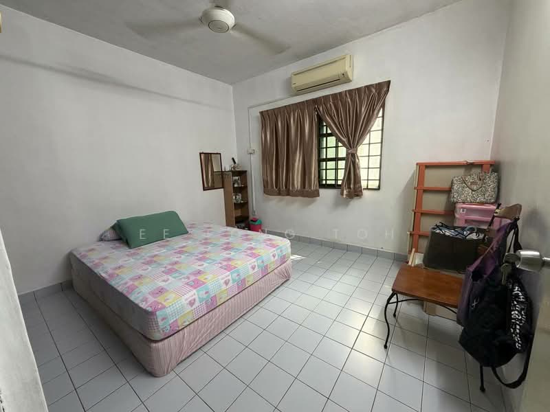 Flat for Sale at Rumah Pangsa Permas Jaya - Ee Fong Toh - Bedroom - PropertyGuru.com.my