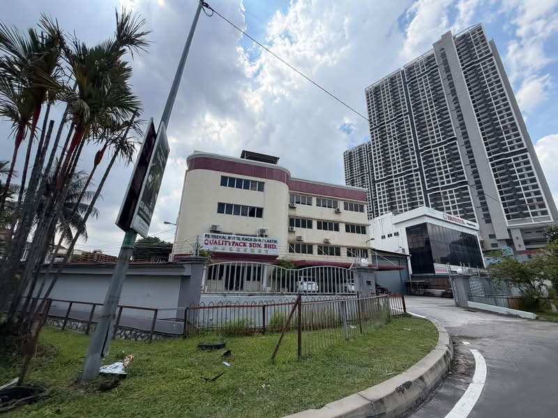 Kilang untuk Dijual di Bukit Kinrara Industrial Park (Puchong) - Dan Lo - Exterior - PropertyGuru.com.my