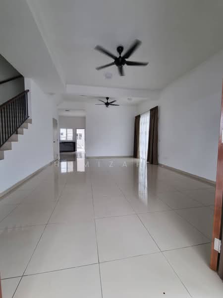 Rumah Teres 2 Tingkat untuk Dijual di Bandar Rimbayu (Telok Panglima Garang) - Hamizah . - Living Room - PropertyGuru.com.my