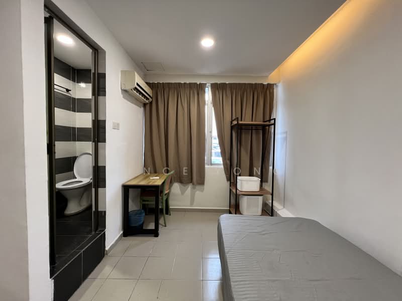 Terraced House for Rent in Serdang (Seri Kembangan) - Vince Yong - Bedroom - PropertyGuru.com.my