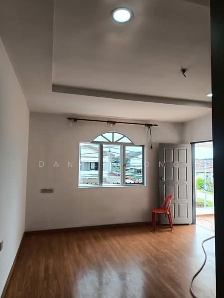 Rumah Berkembar untuk Dijual di Kampung Koh (Sitiawan) - Daniel Yong - Living Room - PropertyGuru.com.my