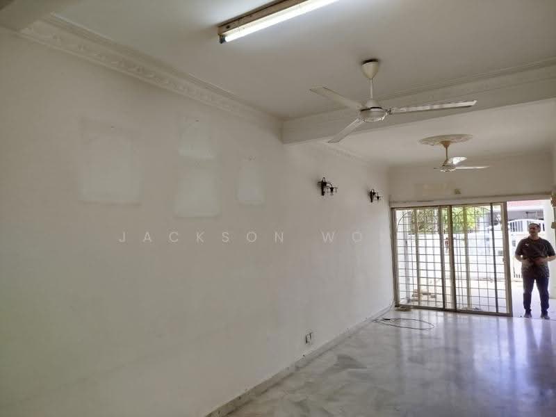 1-storey Terraced House for Sale in Seksyen 2, Taman Kinrara (Puchong) - Jackson Wong - Living Room - PropertyGuru.com.my