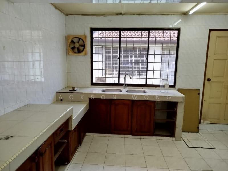 1-storey Terraced House for Sale in Seksyen 2, Taman Kinrara (Puchong) - Jackson Wong - Kitchen - PropertyGuru.com.my