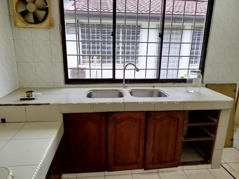 1-storey Terraced House for Sale in Seksyen 2, Taman Kinrara (Puchong) - Jackson Wong - Kitchen - PropertyGuru.com.my