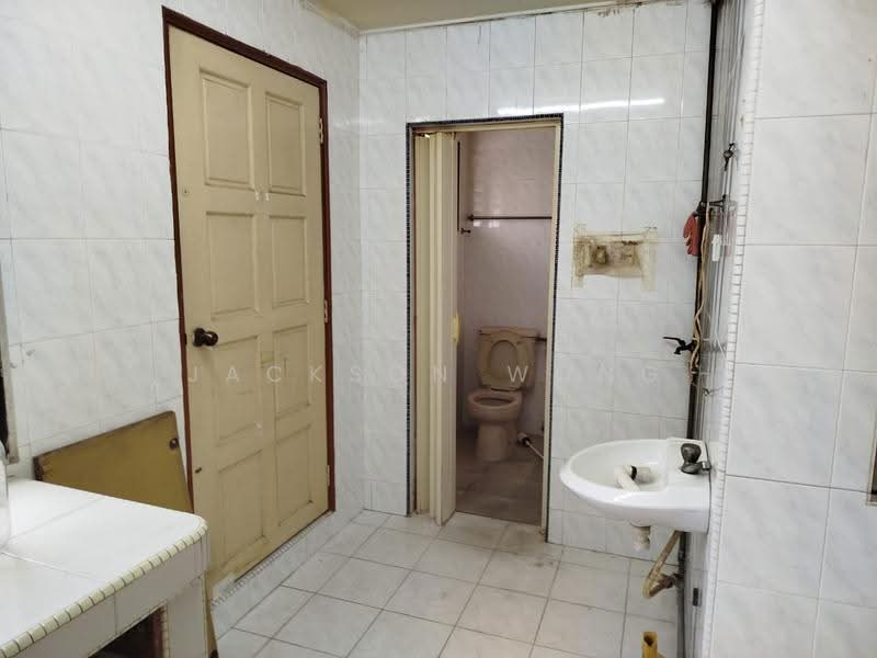 1-storey Terraced House for Sale in Seksyen 2, Taman Kinrara (Puchong) - Jackson Wong - Bathroom - PropertyGuru.com.my