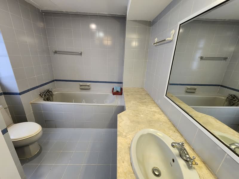 Kondominium untuk Disewa di The Straits View Condominium - Jason Lim - Bathroom - PropertyGuru.com.my