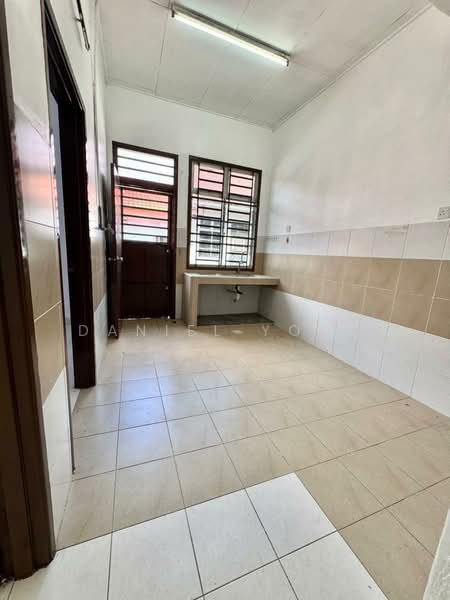 Rumah Teres 1 Tingkat untuk Dijual di Bandar Putra (Kulai) - Daniel Yong - Kitchen - PropertyGuru.com.my