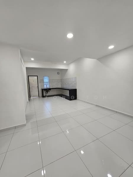 Rumah Teres 1 Tingkat untuk Dijual di Taman Ungku Tun Aminah (Skudai) - Ee Fong Toh - Kitchen - PropertyGuru.com.my