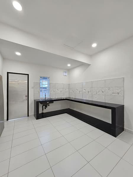 Rumah Teres 1 Tingkat untuk Dijual di Taman Ungku Tun Aminah (Skudai) - Ee Fong Toh - Kitchen - PropertyGuru.com.my