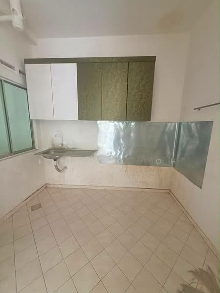 Rumah Flat untuk Dijual di Taman Pulai Utama - Ee Fong Toh - PropertyGuru.com.my