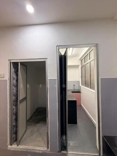 Pangsapuri untuk Dijual di Sri Awana Townhouse - Ee Fong Toh - Kitchen - PropertyGuru.com.my