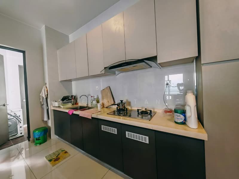 Kondominium untuk Dijual di Bay Laurel @ Country Garden Danga Bay - Terry Tan - Kitchen - PropertyGuru.com.my