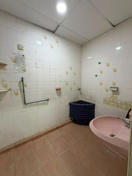 Rumah Teres 1.5 Tingkat untuk Dijual di Taman Sri Skudai (Skudai) - Lynn SL - Bathroom - PropertyGuru.com.my
