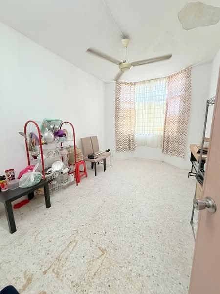 Pangsapuri untuk Dijual di Ruvena Villa - Norlela Abdul Rahman - Living Room - PropertyGuru.com.my