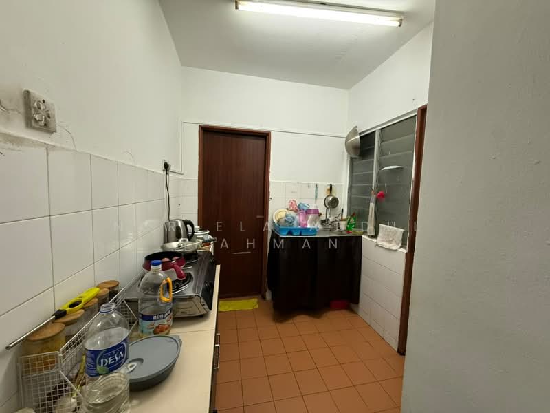 Pangsapuri untuk Dijual di Ruvena Villa - Norlela Abdul Rahman - Kitchen - PropertyGuru.com.my