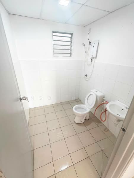 Pangsapuri untuk Dijual di Denai Nusantara Apartment - Anson Hiong - Bathroom - PropertyGuru.com.my