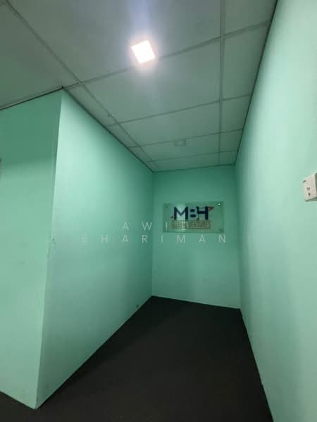 Shop / Office for Rent in Alam Suria (Puncak Alam) - Awie Shariman - Corridor - PropertyGuru.com.my
