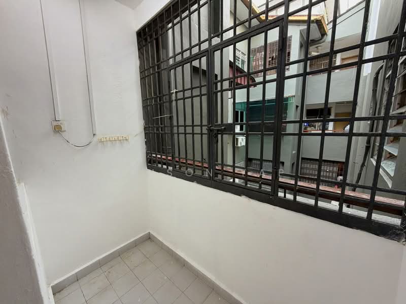 Pangsapuri untuk Dijual di Vista Seri Alam - Winson Yap - Balcony - PropertyGuru.com.my