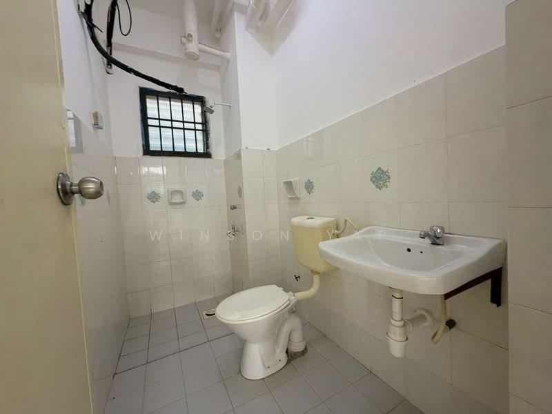 Pangsapuri untuk Dijual di Vista Seri Alam - Winson Yap - Bathroom - PropertyGuru.com.my